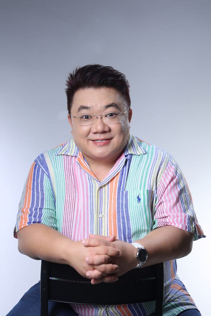 Benny Neo, Founder of FullyBooked.asia, smiling in a colourful striped shirt